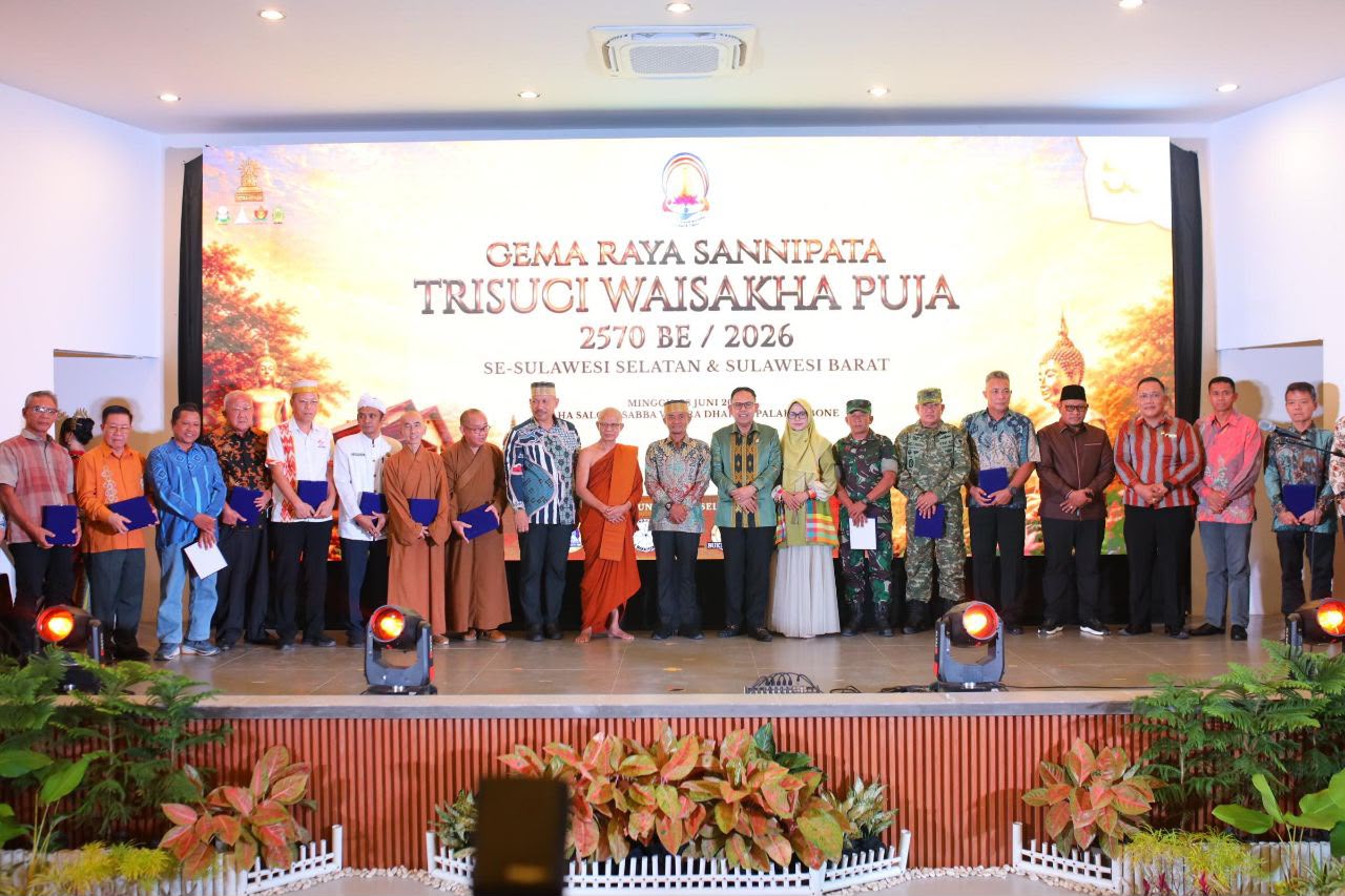 BupAAS dan Wabup Bone Tegaskan Komitmen Jaga Kerukunan, Waisak Jadi Momentum Perkuat Persaudaraan di Bone