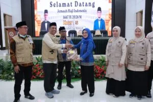 Bupati Gowa Sambut Kepulangan Jemaah Haji Kloter Lima