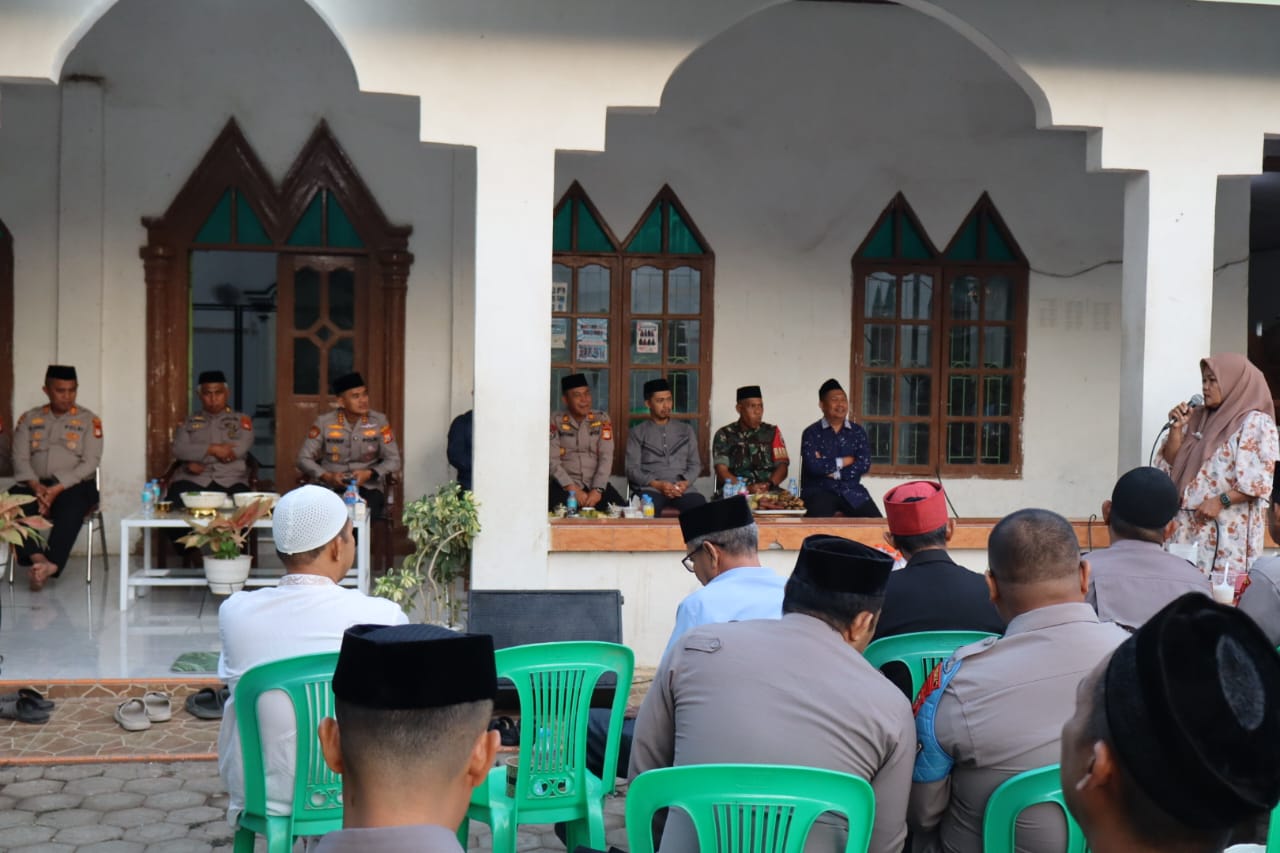 Kapolresta Gowa Ajak Warga Parangbanoa Perangi Narkoba, Ingatkan Manfaat Call Center 110