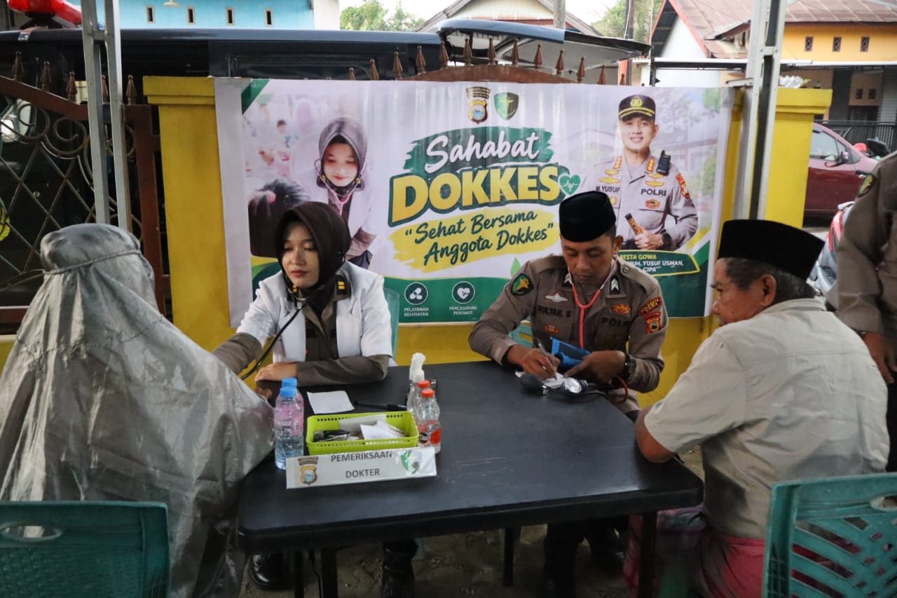Sahabat Dokkes Warnai Safari Subuh Kamtibmas, Warga Parangbanoa Nikmati Pemeriksaan Gratis