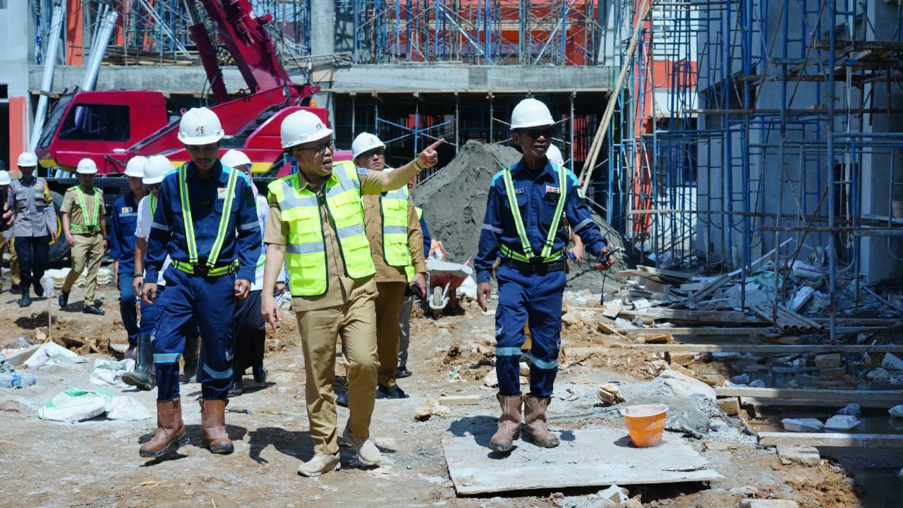 Sekolah Rakyat Bone Dikebut Jelang Beroperasi, Wabup Pastikan Siswa Belajar dengan Aman dan Nyaman