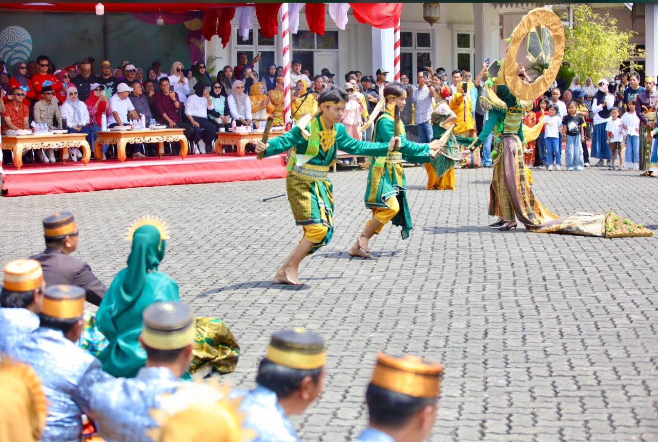 Ribuan Warga Padati Karnaval Gau’ Maraja 2026, Sepeda Tua dan Budaya Bugis Jadi Magnet